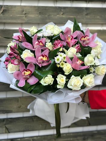 Букет цветов из: Розы и Хризантемы в Нижнедевицком