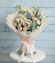 Букет цветов из:  Розы и Лизиантусы в Нижнедевицком