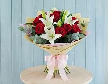 Букет цветов из:  Лилии и Розы в Нижнедевицком