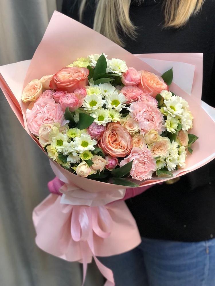 Букет цветов из: Гвоздики, Розы и Хризантемы в Нижнедевицком