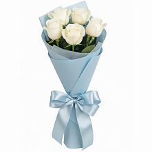 Букет 5 Белых роз Проуд в Нижнедевицком
