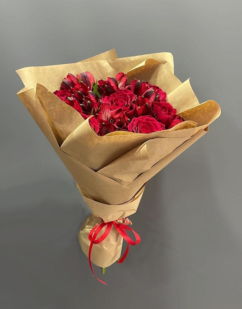 Букет цветов из: Альстромерии и Розы в Нижнедевицком