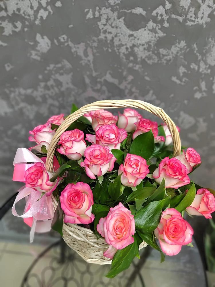 Цветочная композиция из Розы в корзине в Нижнедевицком