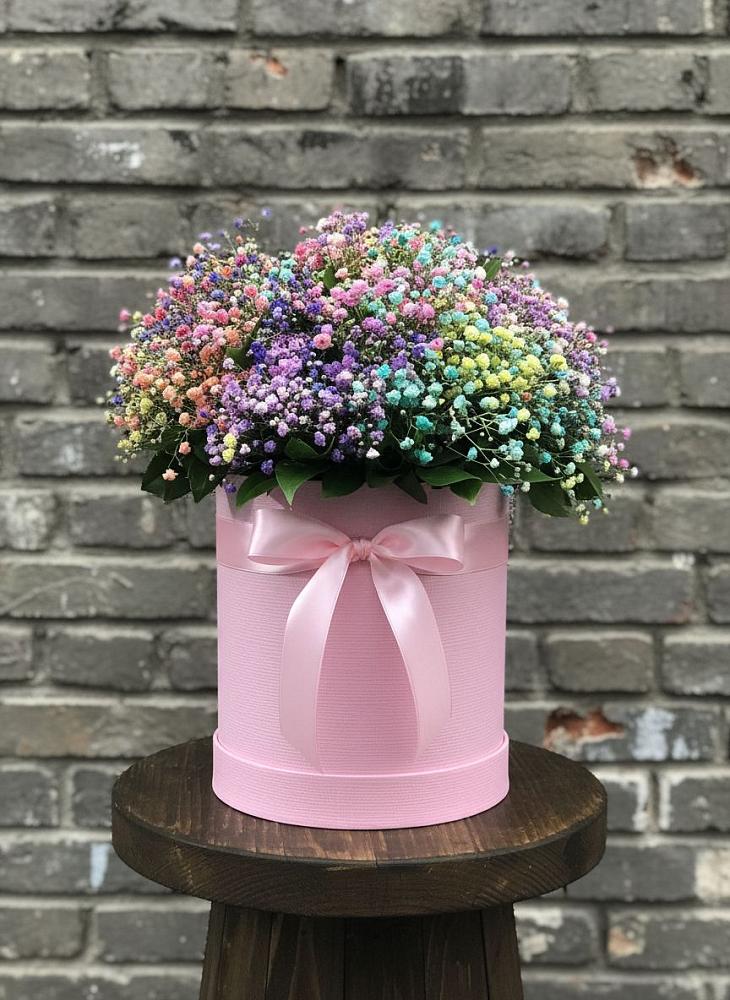 Цветочная композиция из Гипсофила и Розы в шляпной коробке в Нижнедевицком