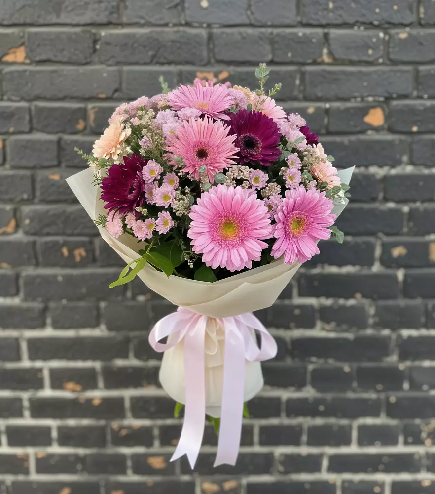 Букет цветов из: Герберы и Хризантемы в Нижнедевицком