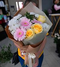 Букет цветов из:  Герберы, Розы и Хризантемы в Нижнедевицком