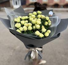Букет Белые кустовые розы Солинеро в Нижнедевицком