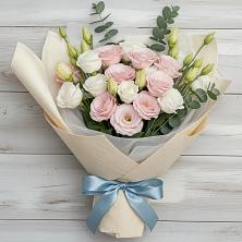 Букет цветов из:  Лизиантусы в Нижнедевицком