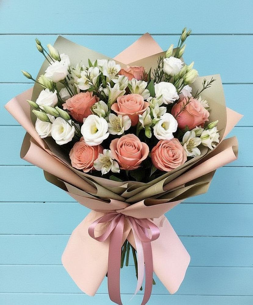 Букет цветов из: Розы, Альстромерии и Лизиантусы в Нижнедевицком