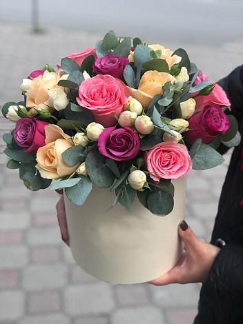 Цветочная композиция из Розы в шляпной коробке в Нижнедевицком
