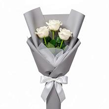 Букет 3 белые розы в Нижнедевицком