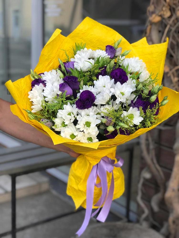 Букет цветов из: Ирисы, Хризантемы и Ромашки в Нижнедевицком