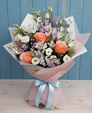 Букет цветов из:  Лизиантусы, Розы, Альстромерии и Гипсофила в Нижнедевицком