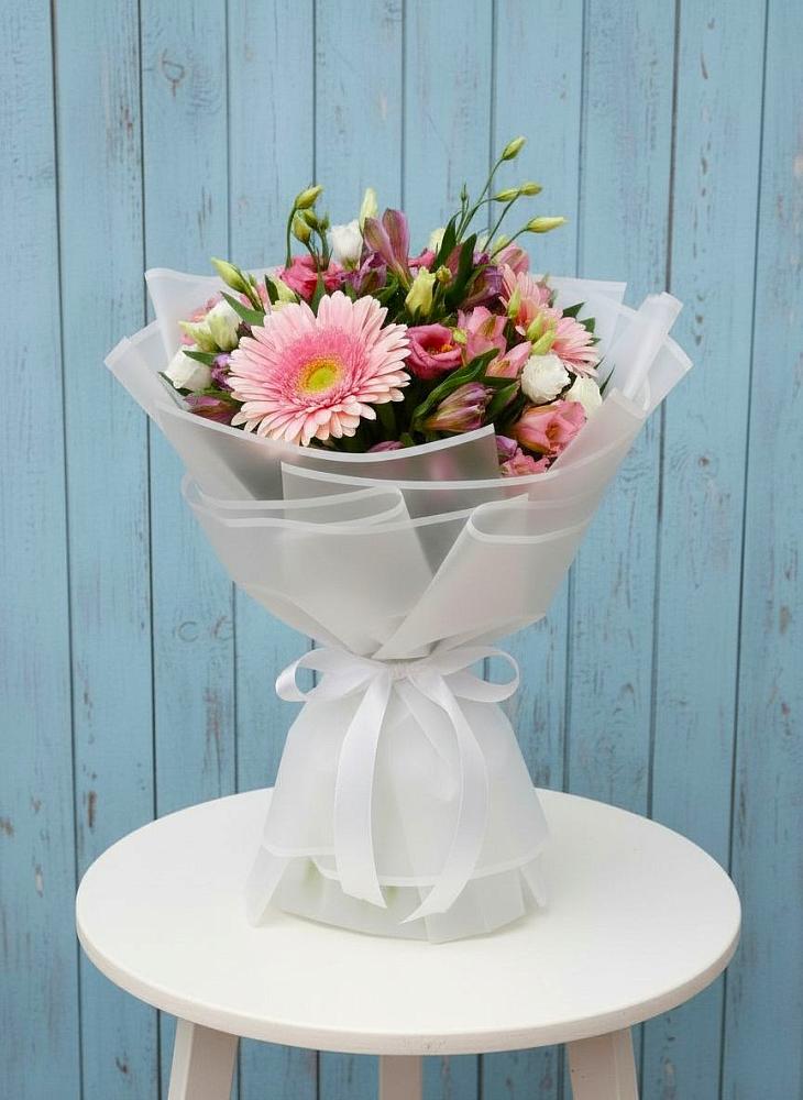 Букет цветов из: Герберы, Альстромерии и Лизиантусы в Нижнедевицком