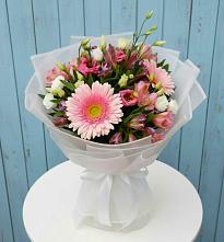 Букет цветов из:  Герберы, Альстромерии и Лизиантусы в Нижнедевицком