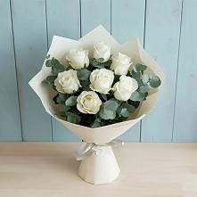 Букет Белые розы в Эвкалипте в Нижнедевицком