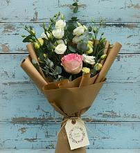 Букет цветов из:  Розы и Лизиантусы в Нижнедевицком
