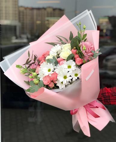 Букет цветов из: Розы, Лизиантусы и Хризантемы в Нижнедевицком