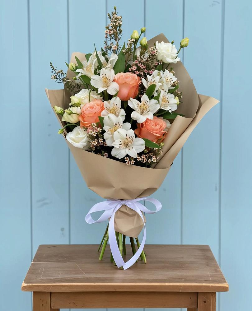 Букет цветов из: Альстромерии, Лизиантусы, Розы и Хризантемы в Нижнедевицком
