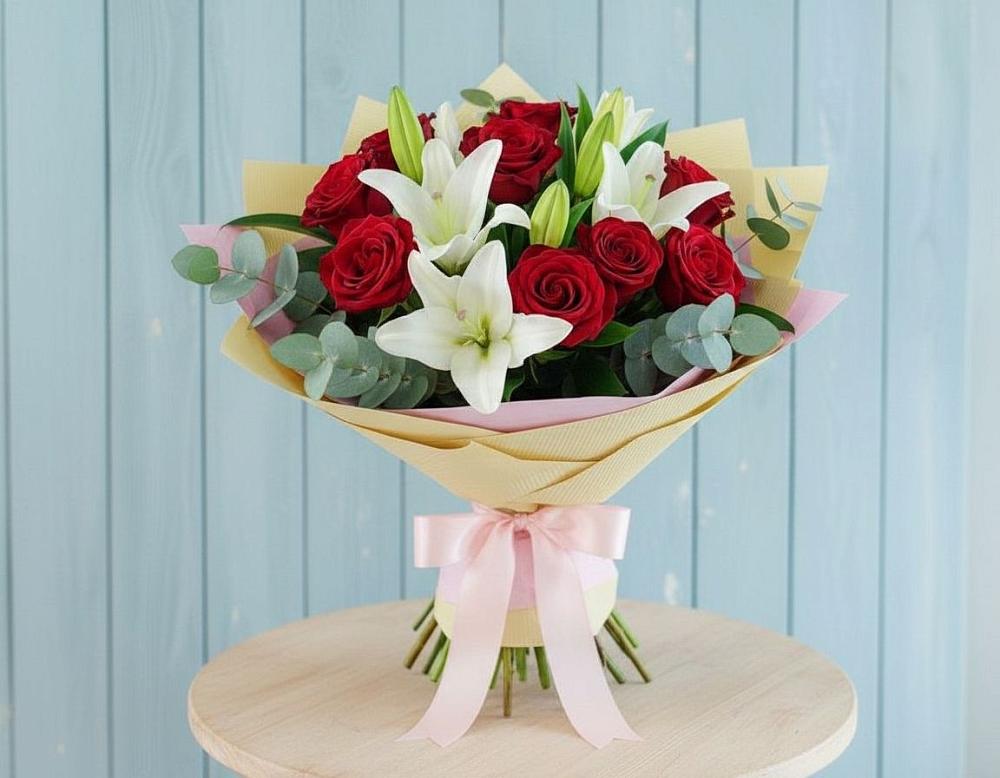 Букет цветов из: Лилии и Розы в Нижнедевицком